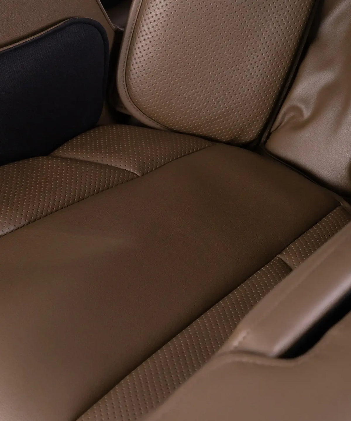 Detailed view of the Fujiiryoki JP-2000 massage chair showcasing the ergonomic seat design and soft-touch upholstery.