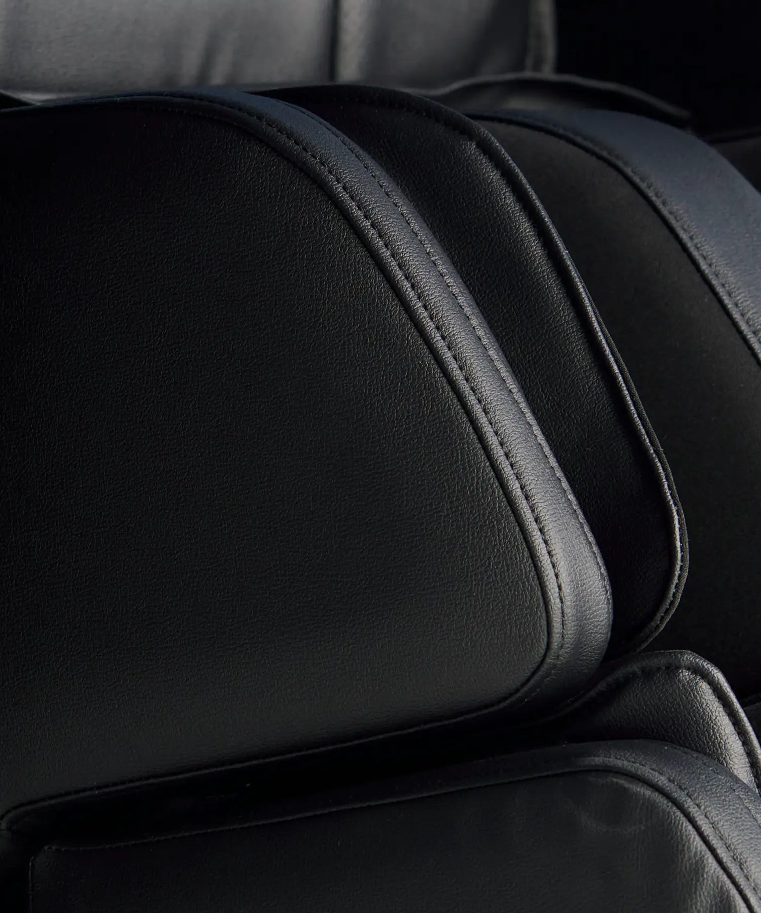Detailed view of Fujii EU JP-4000 in Black, highlighting premium materials, durable construction, and carefully engineered massage components for home wellness
